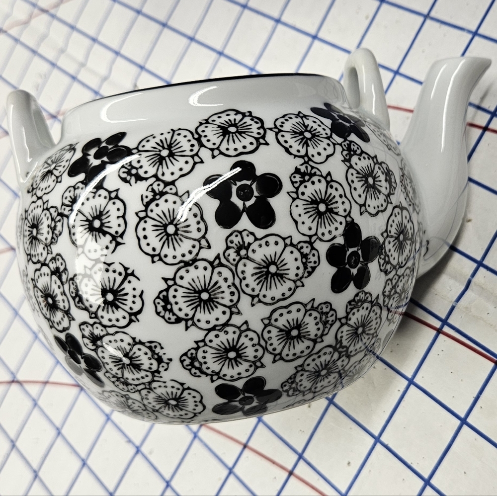 NWT tea set